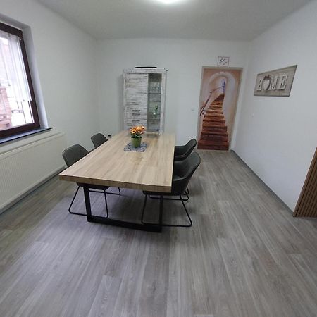 Ganze Ferienwohnung 5 Km Von Erfurt, Mit Kaffeevollautomat, Tv, Wlan, Boxspringbett, Schlafsofa Und Einkaufsmoeglichkeiten, Sehr Gute Anbindung Zur A71 Und A4, Kostenloser Oeff Parkplatz Fuer Pkw Und Transporter Elxleben Экстерьер фото