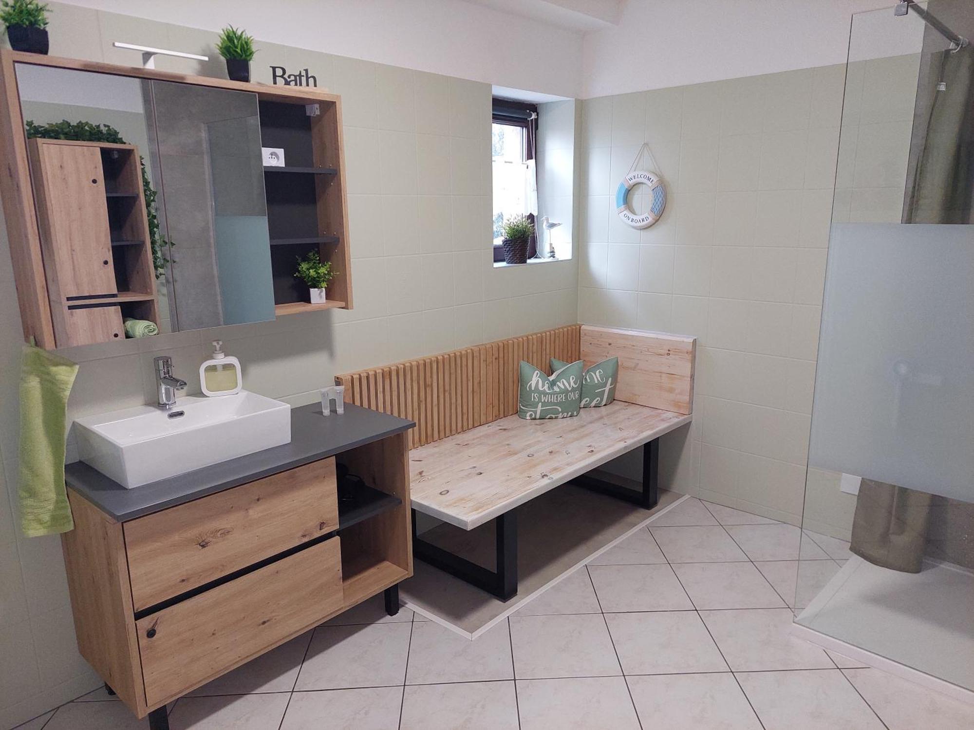 Ganze Ferienwohnung 5 Km Von Erfurt, Mit Kaffeevollautomat, Tv, Wlan, Boxspringbett, Schlafsofa Und Einkaufsmoeglichkeiten, Sehr Gute Anbindung Zur A71 Und A4, Kostenloser Oeff Parkplatz Fuer Pkw Und Transporter Elxleben Экстерьер фото